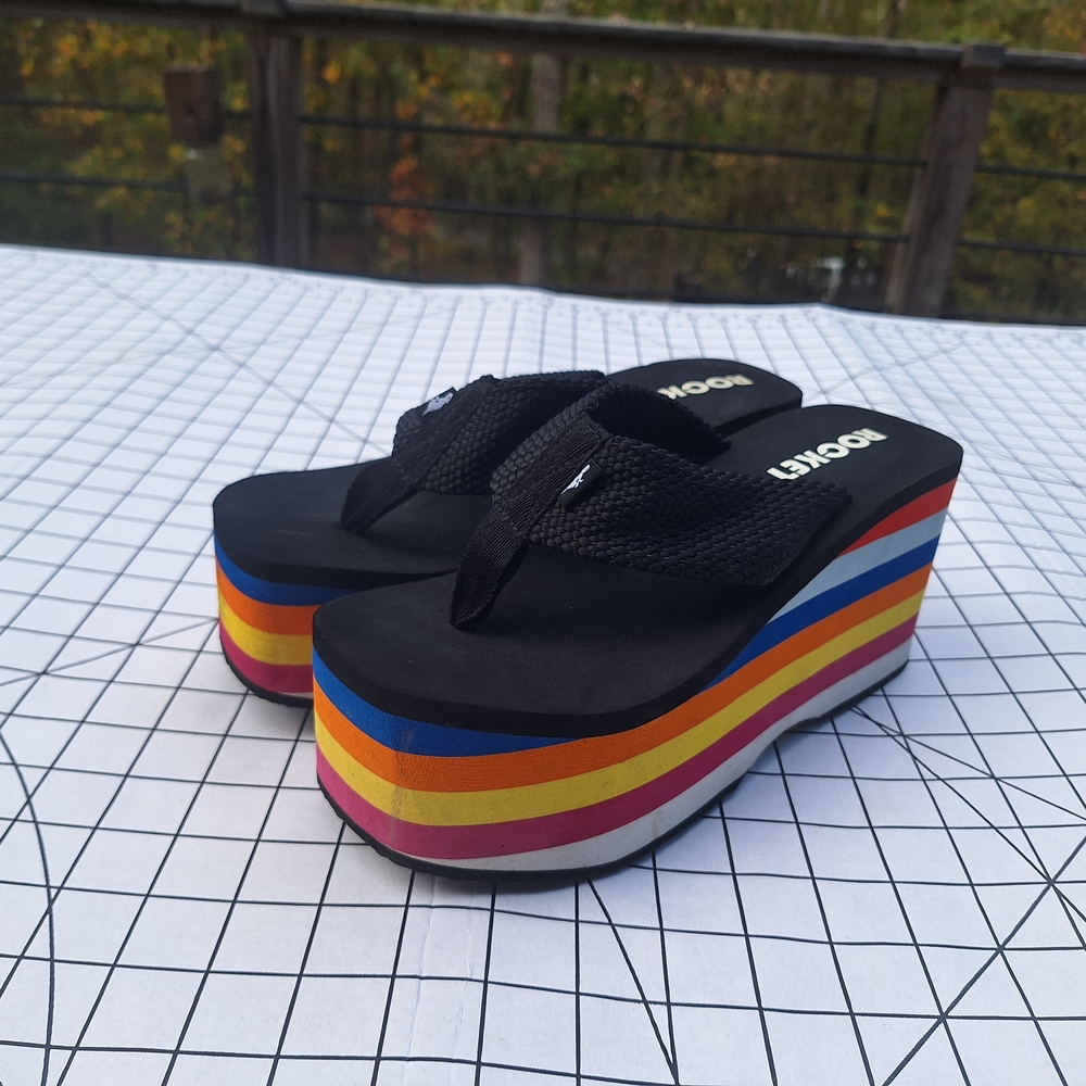 Rocket Dog Sz 10 Black Platform Sandals with Rainbow Stripes Colorful